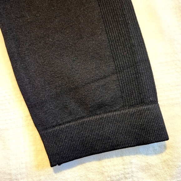 Women's black size small cropped leggings, unbranded, New unwashed or worn - Picture 3 of 5